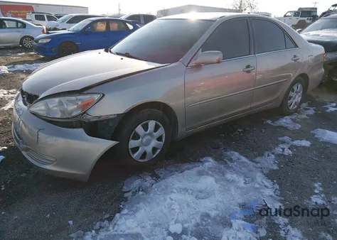 2002 Toyota Camry Le z USA, uszkodzony, nr VIN 4T1BE32K02U032979